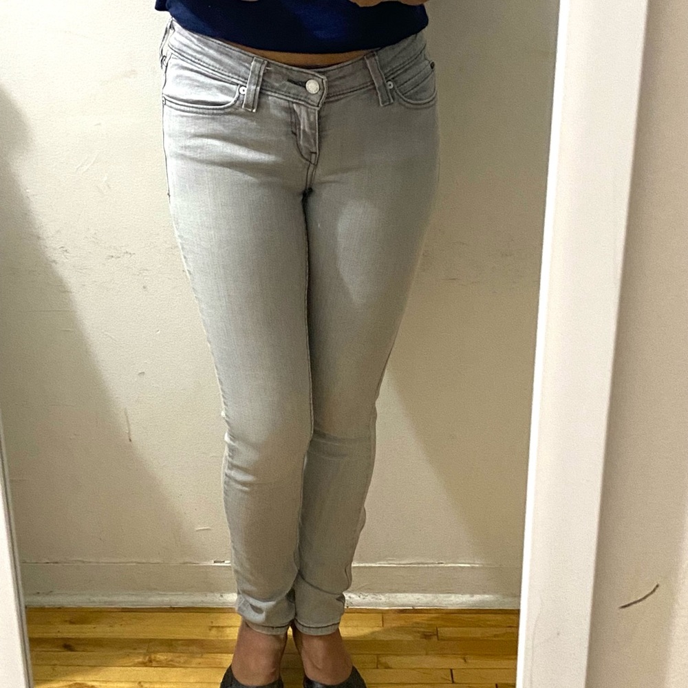 Levi’s Low-rise Demi Curve Jeans, size 7 M